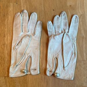 Vintage Real Kid womens gloves, 6 1/2, soft cream color light leather, made In